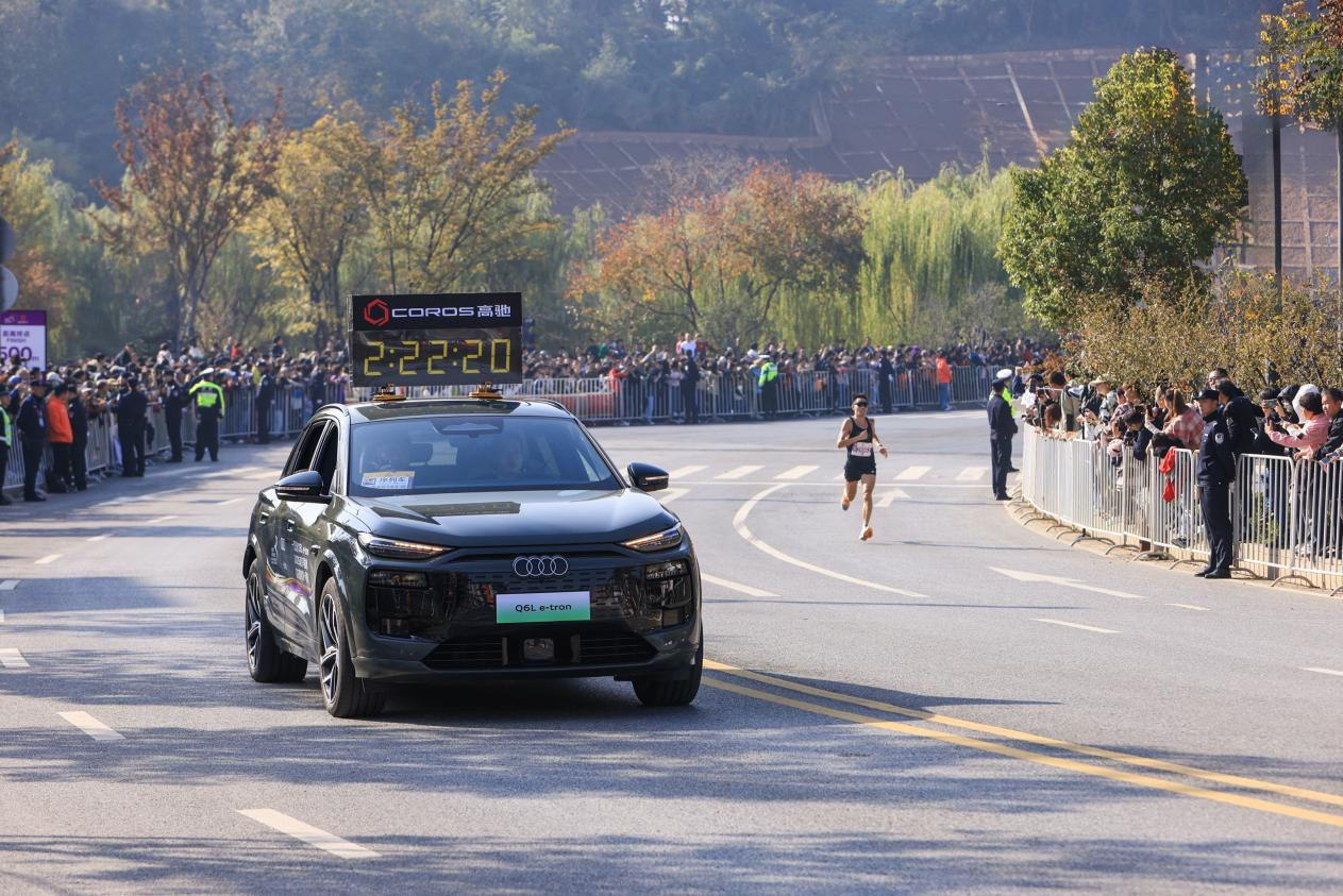 2025 南京马拉松 焱辰呈科技助力一汽奥迪持续向上领跑